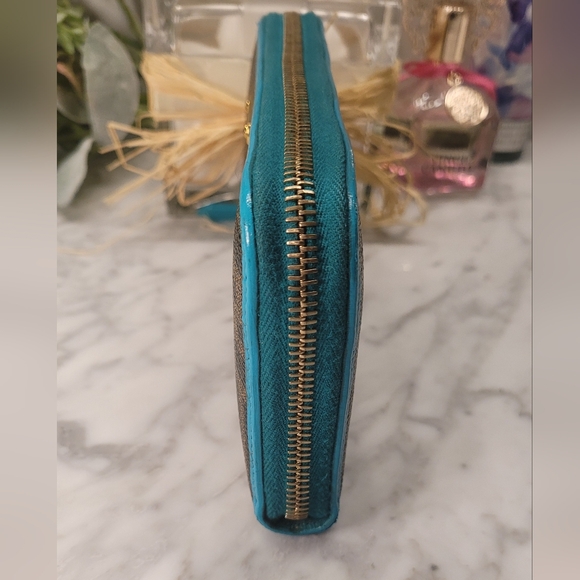 Fendi Zucca Zip Around Wallet EUC - Picture 10 of 13